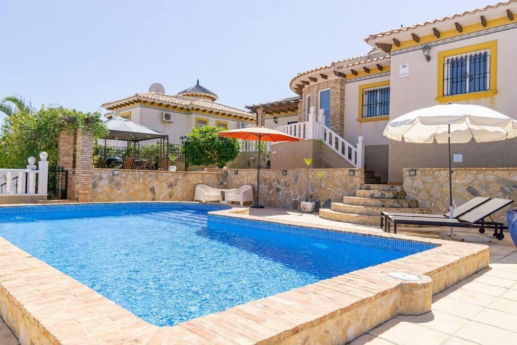Casa Lilly-Rose, A Beautiful 3 Bedroom Detached Villa A Short Walk To The Villamartin Plaza & Golf Course Εξωτερικό φωτογραφία