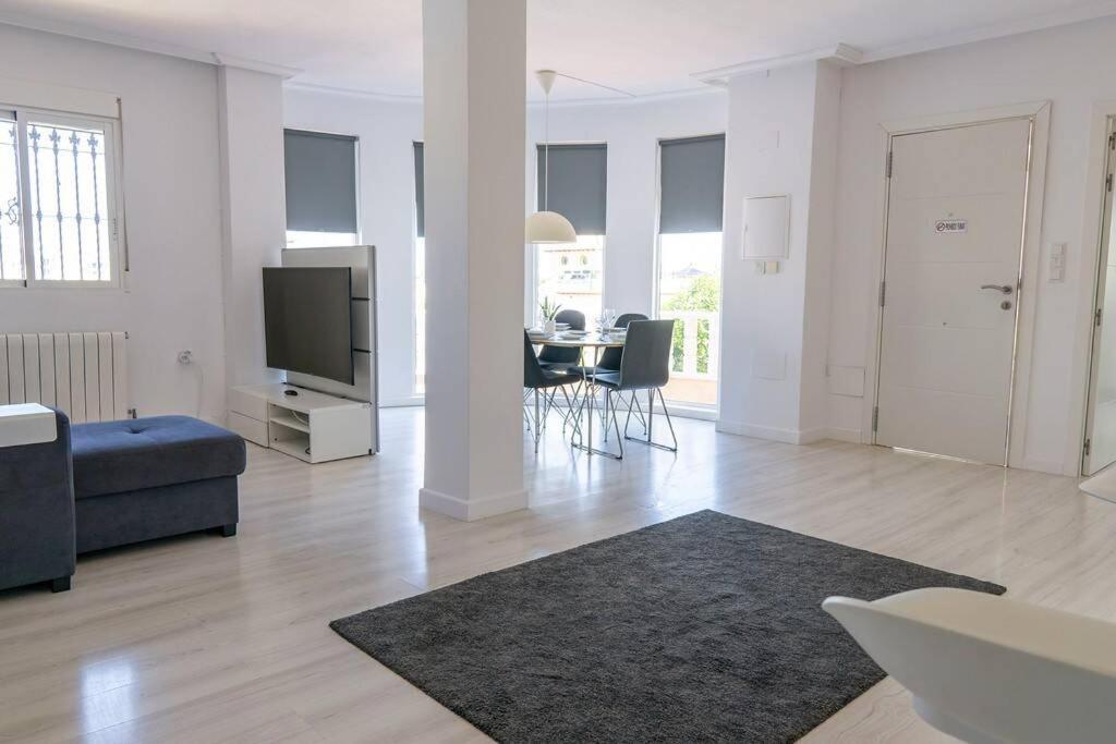 Casa Lilly-Rose, A Beautiful 3 Bedroom Detached Villa A Short Walk To The Villamartin Plaza & Golf Course Εξωτερικό φωτογραφία