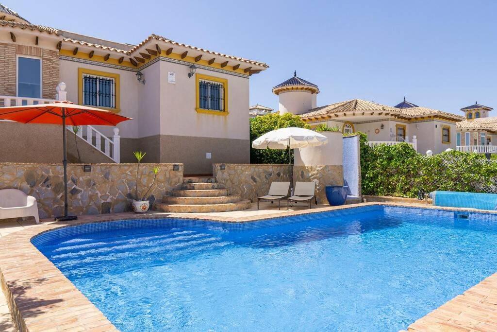 Casa Lilly-Rose, A Beautiful 3 Bedroom Detached Villa A Short Walk To The Villamartin Plaza & Golf Course Εξωτερικό φωτογραφία