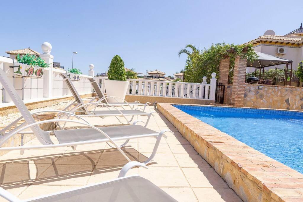 Casa Lilly-Rose, A Beautiful 3 Bedroom Detached Villa A Short Walk To The Villamartin Plaza & Golf Course Εξωτερικό φωτογραφία