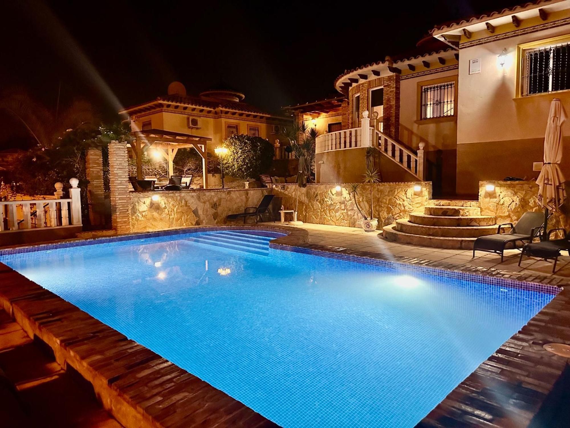 Casa Lilly-Rose, A Beautiful 3 Bedroom Detached Villa A Short Walk To The Villamartin Plaza & Golf Course Εξωτερικό φωτογραφία